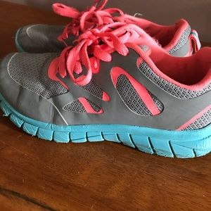 Danskin Girls Sneakers EUC